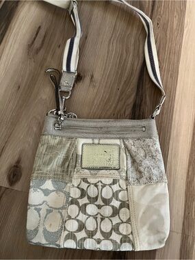 Coach poppy Collection beige patchwork Crossbody bag Preowned mark